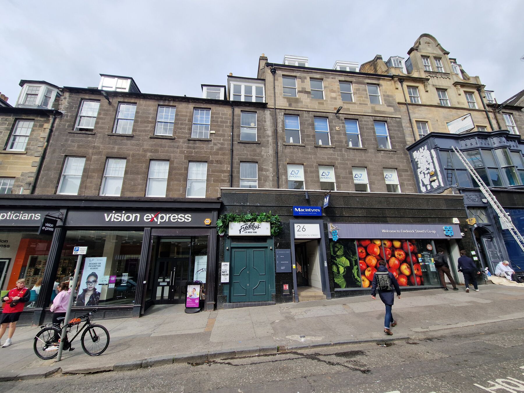 26 Frederick Street, Edinburgh: the stone elevation with shops at ground level